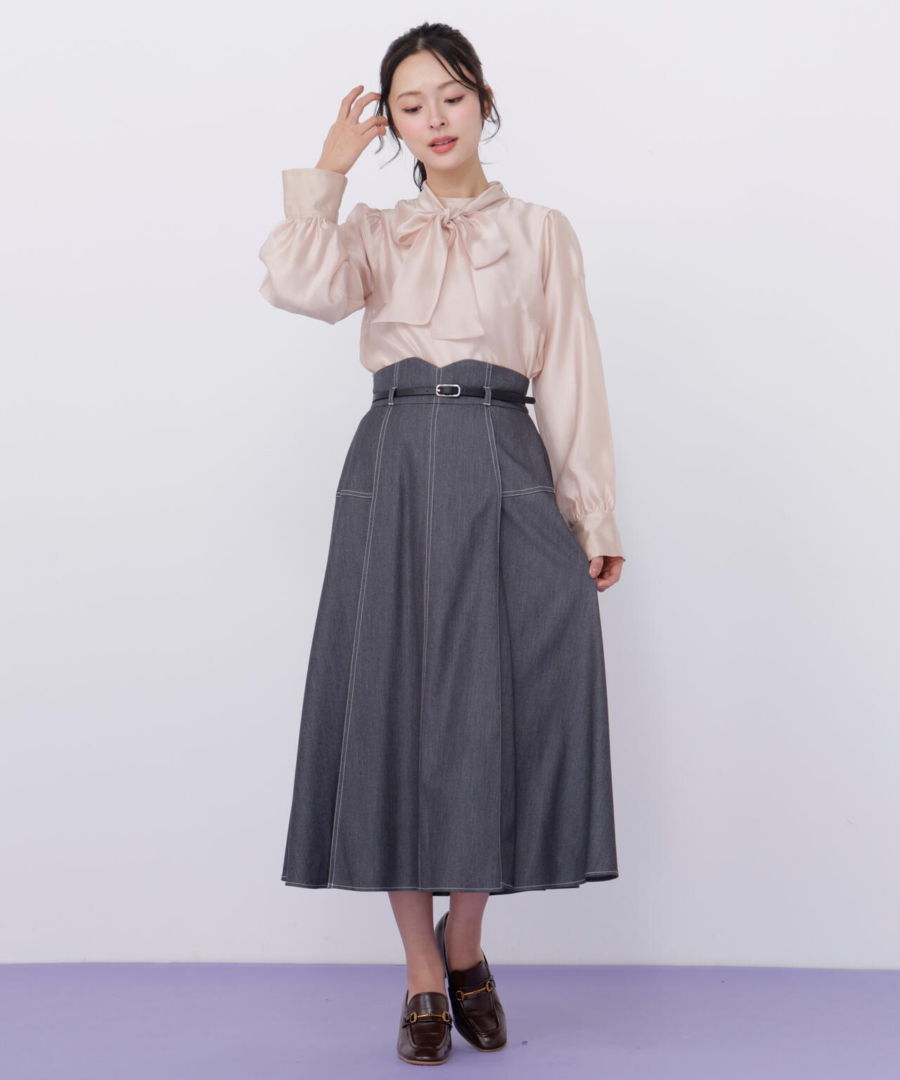 袖タックシアーボウタイブラウス