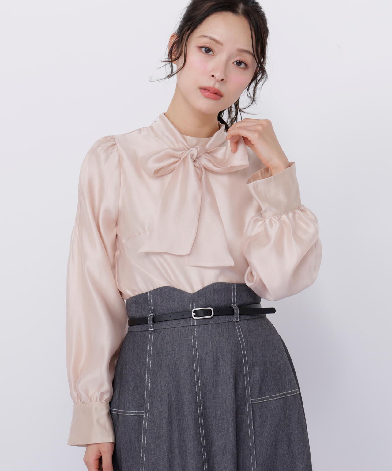 袖タックシアーボウタイブラウス