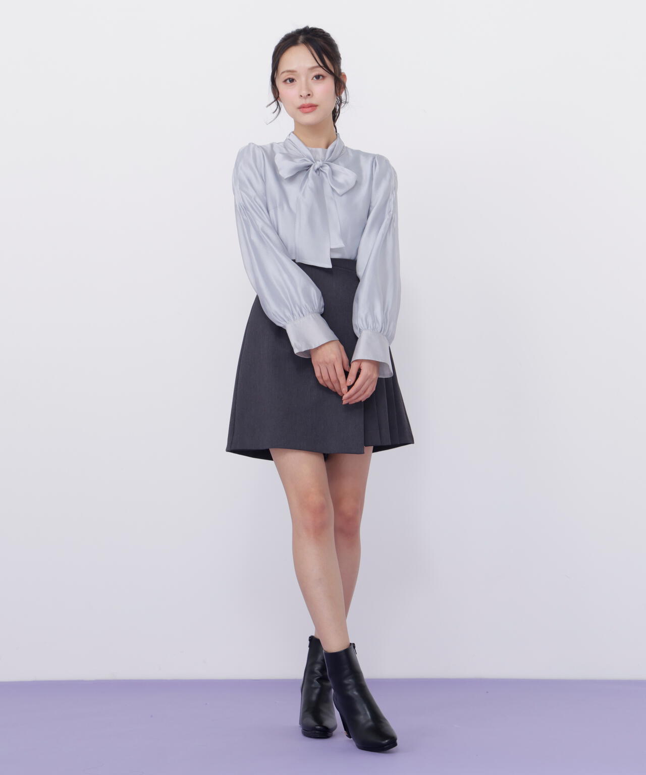 袖タックシアーボウタイブラウス