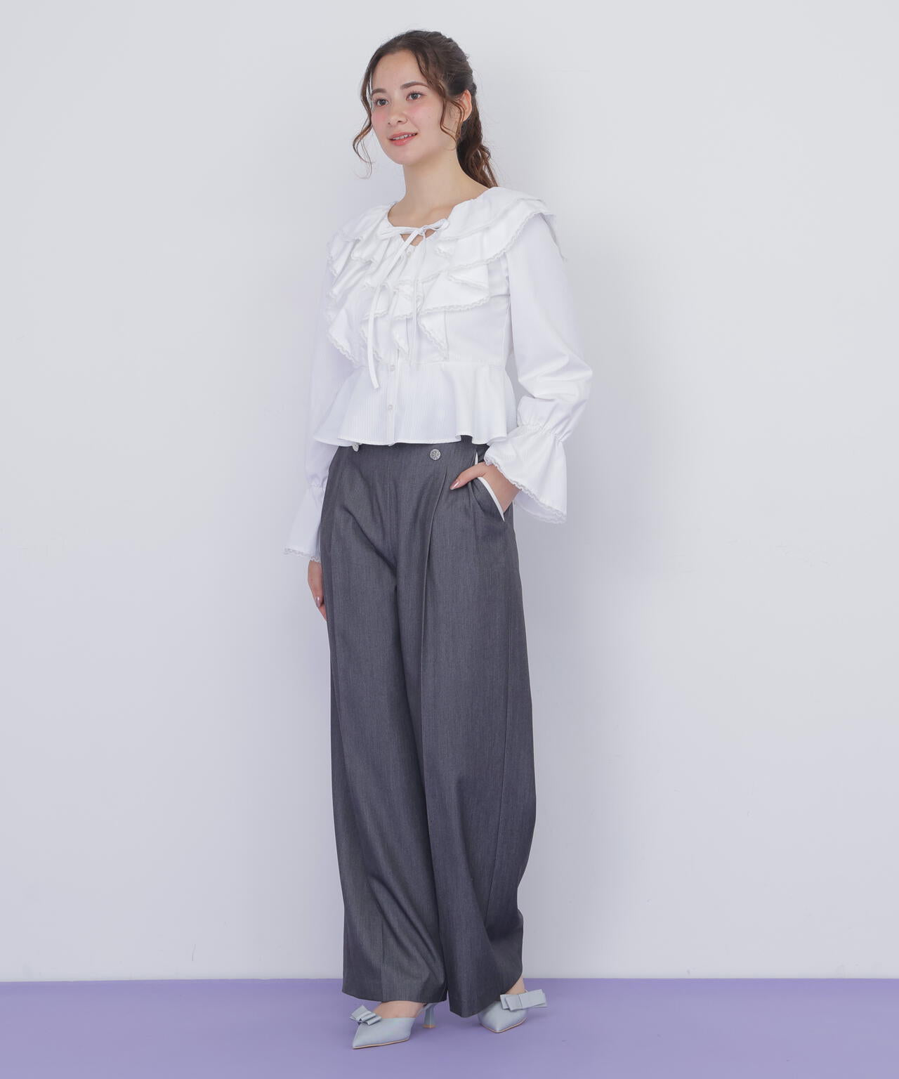 レーストリムラッフルブラウス