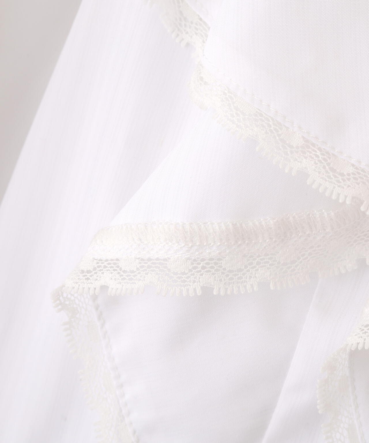 レーストリムラッフルブラウス