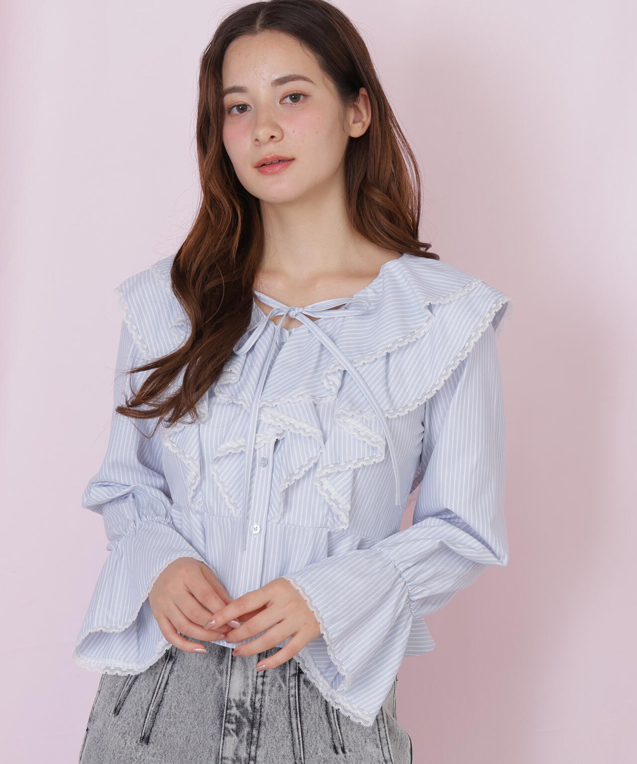 レーストリムラッフルブラウス