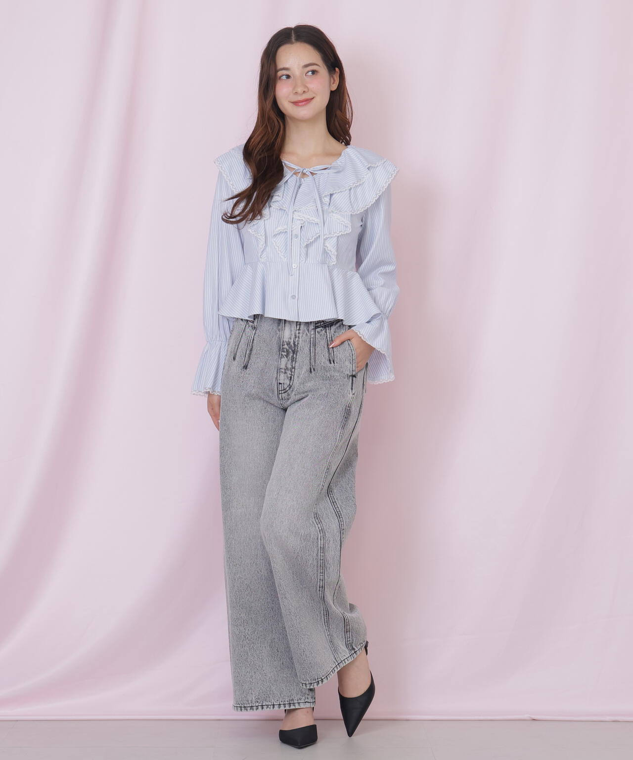 レーストリムラッフルブラウス