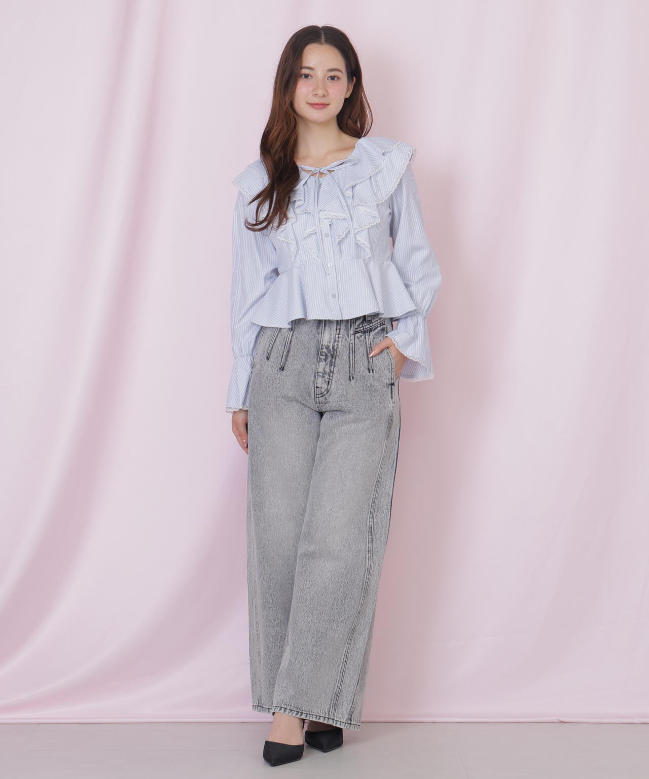 レーストリムラッフルブラウス