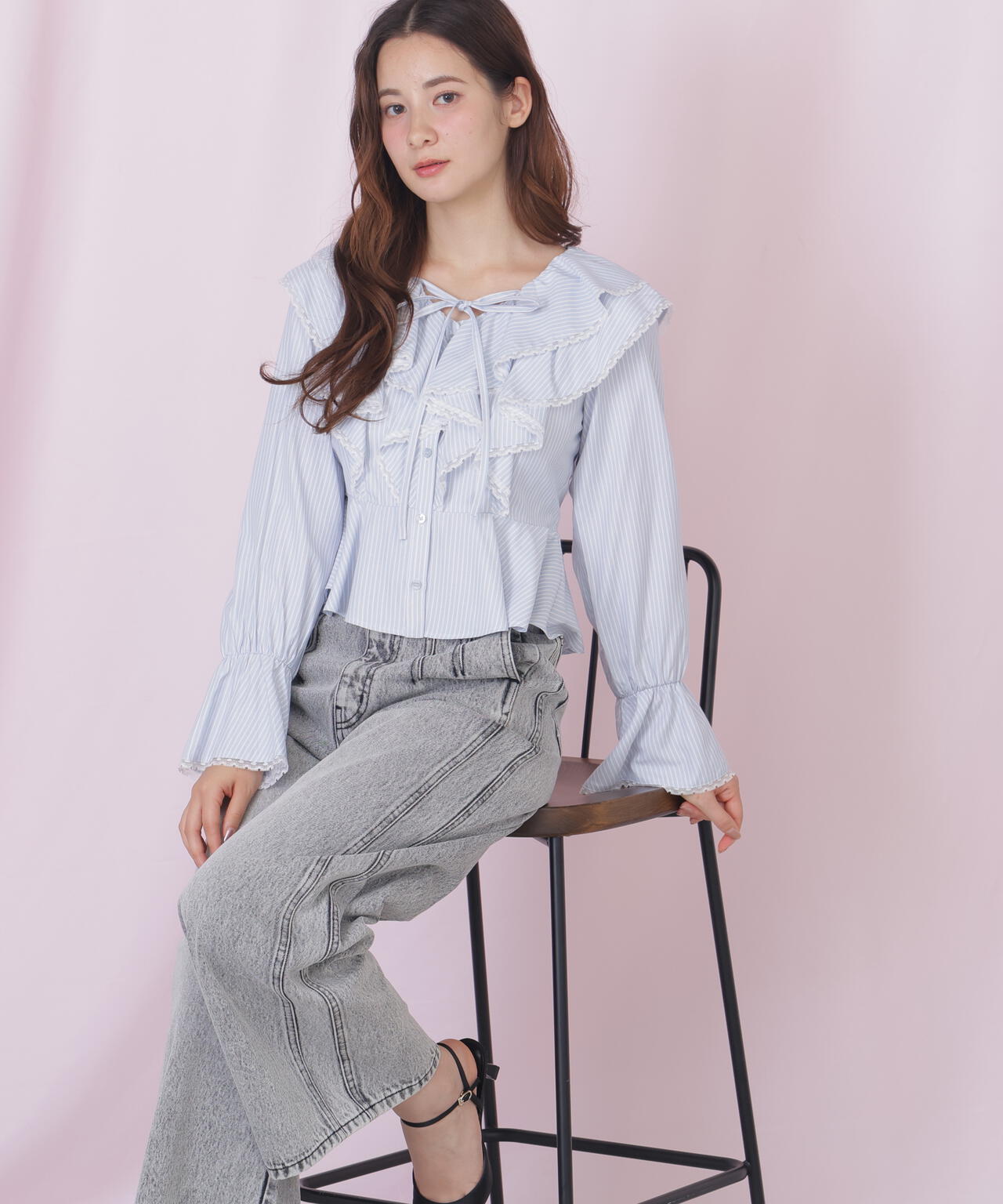 レーストリムラッフルブラウス