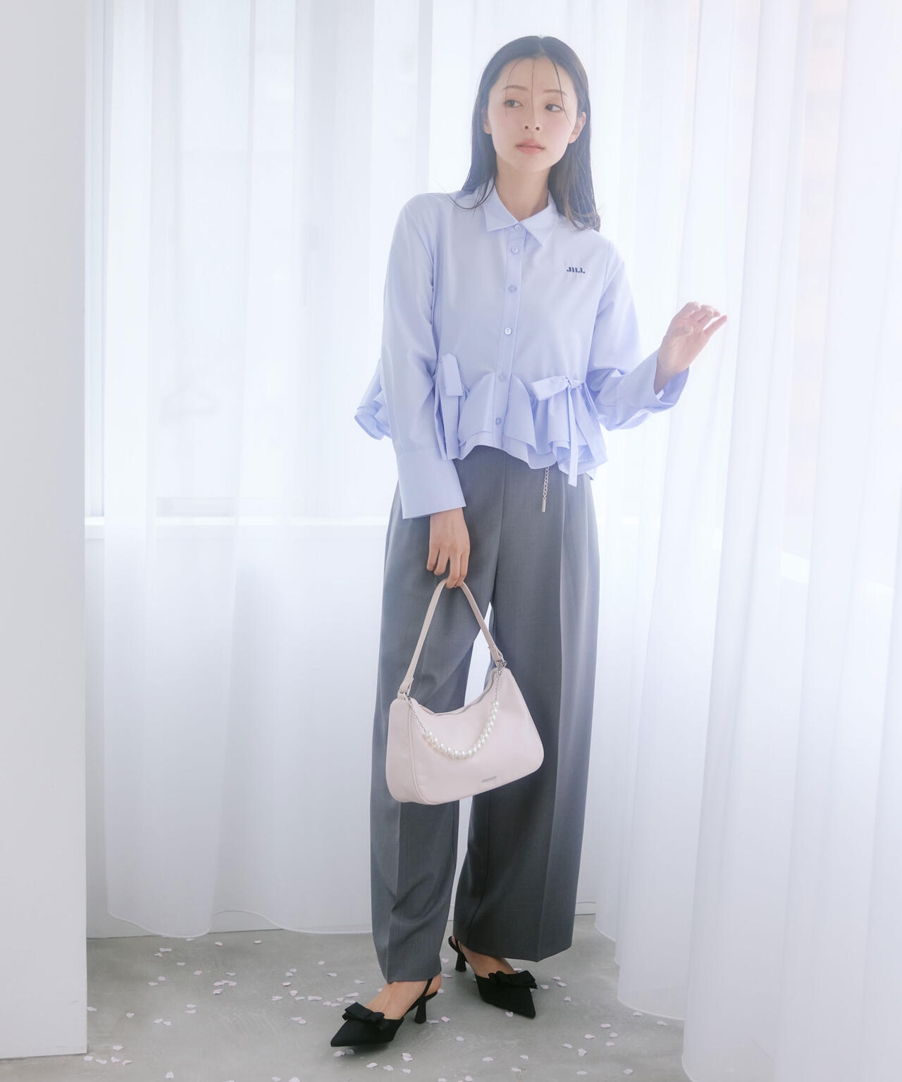 フリルヘムショートブラウス