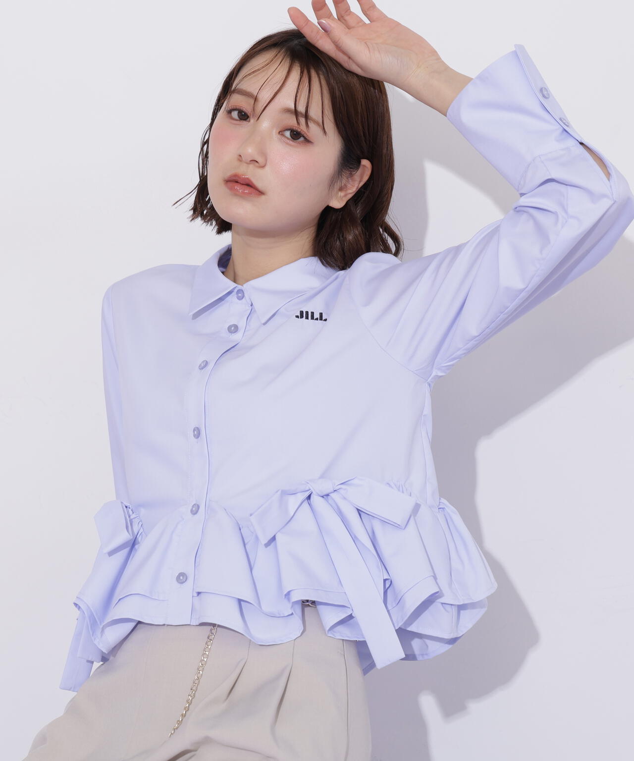 フリルヘムショートブラウス