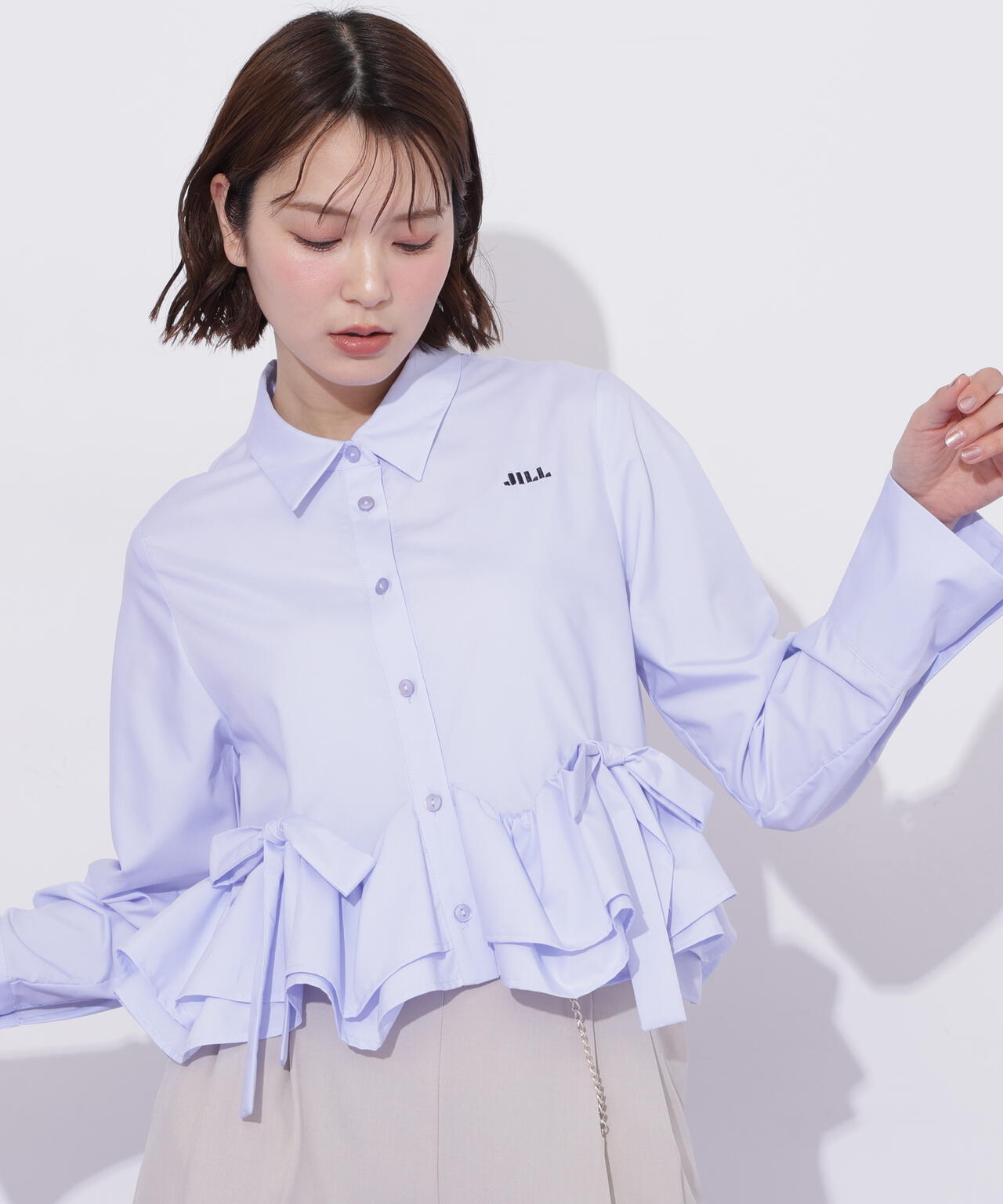 フリルヘムショートブラウス