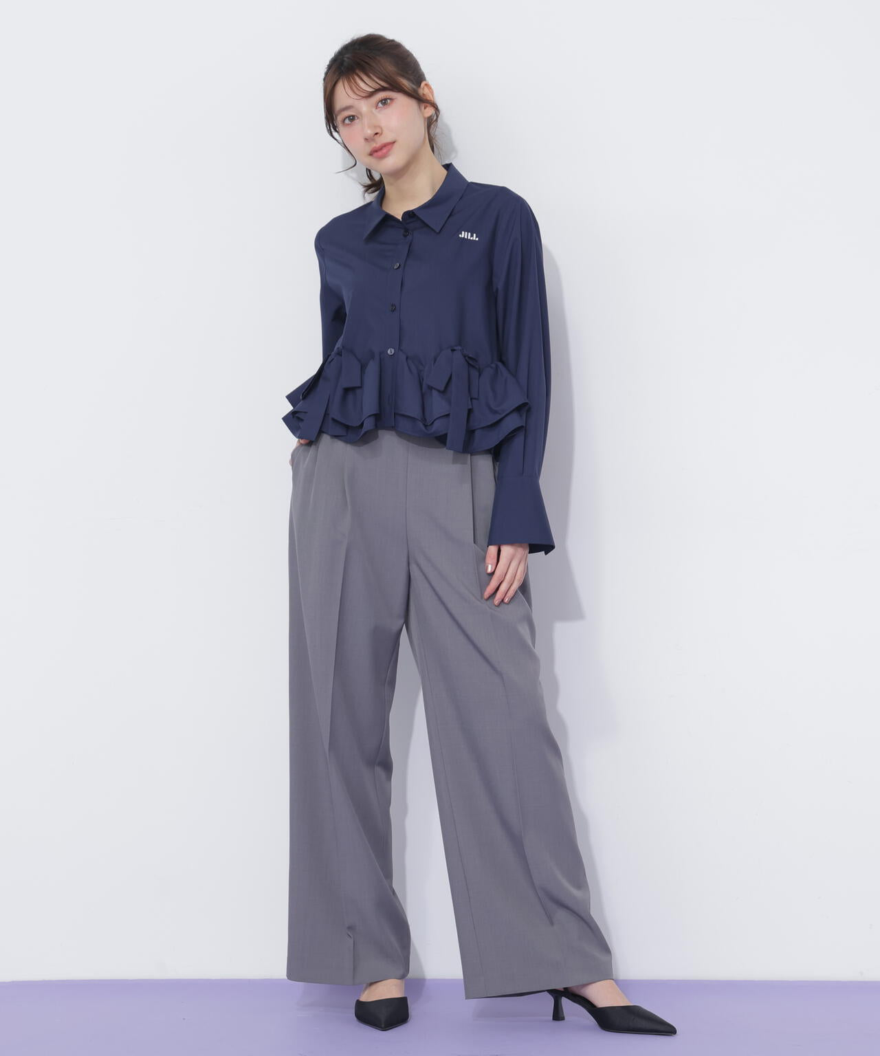 フリルヘムショートブラウス