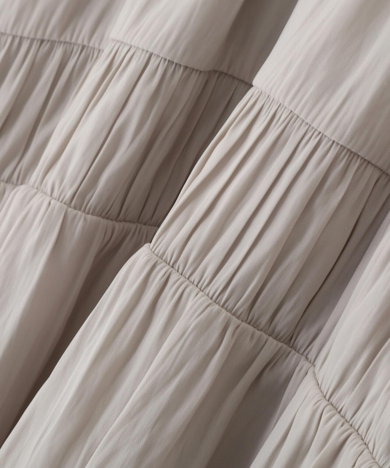 割線ランダムティアードスカート