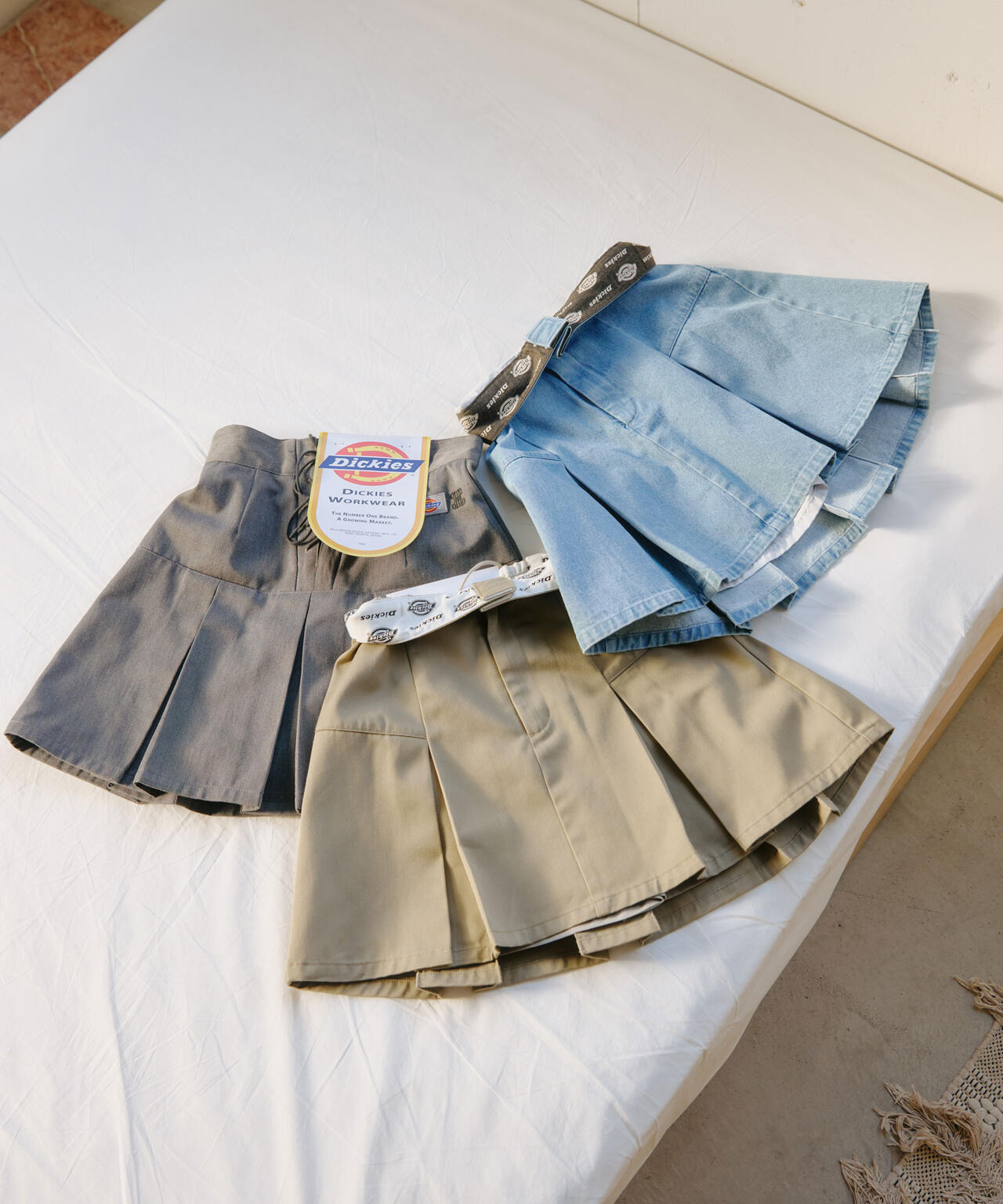 「Dickies × JILL by JILL STUART」別注タックミニスカート