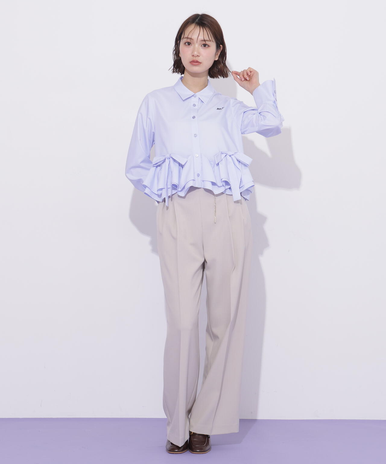 チェーンベルトタックワイドパンツ