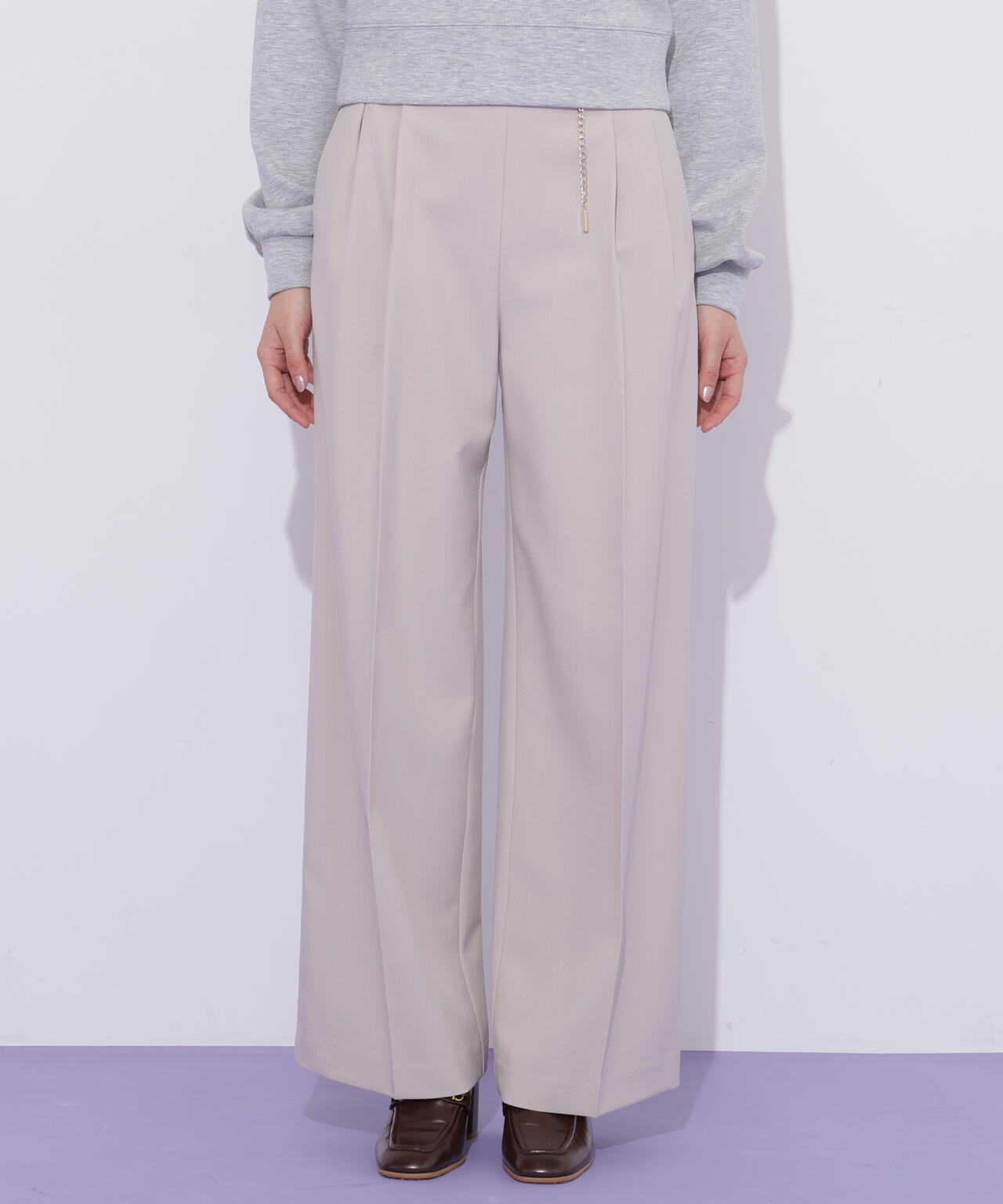 チェーンベルトタックワイドパンツ