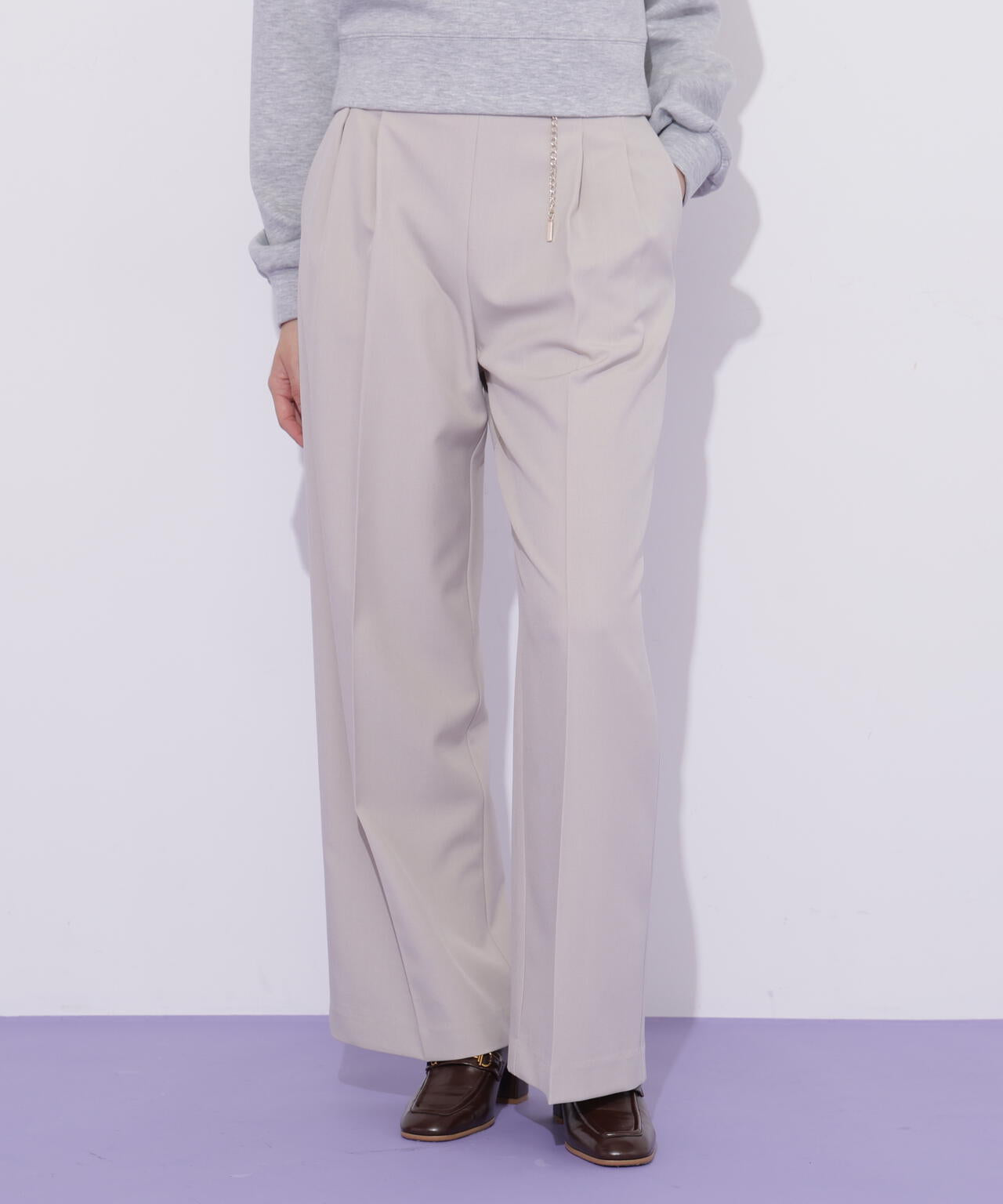 チェーンベルトタックワイドパンツ