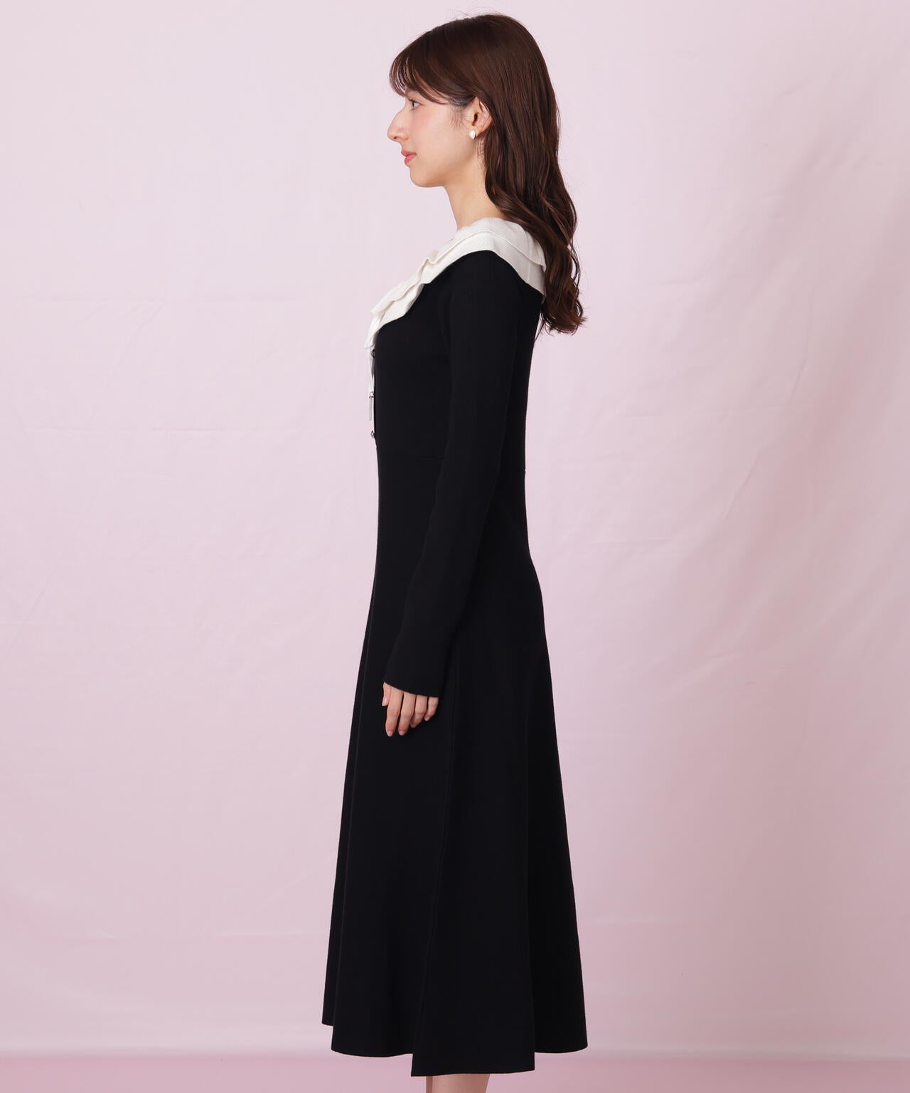 フリル襟バイカラーニットワンピース