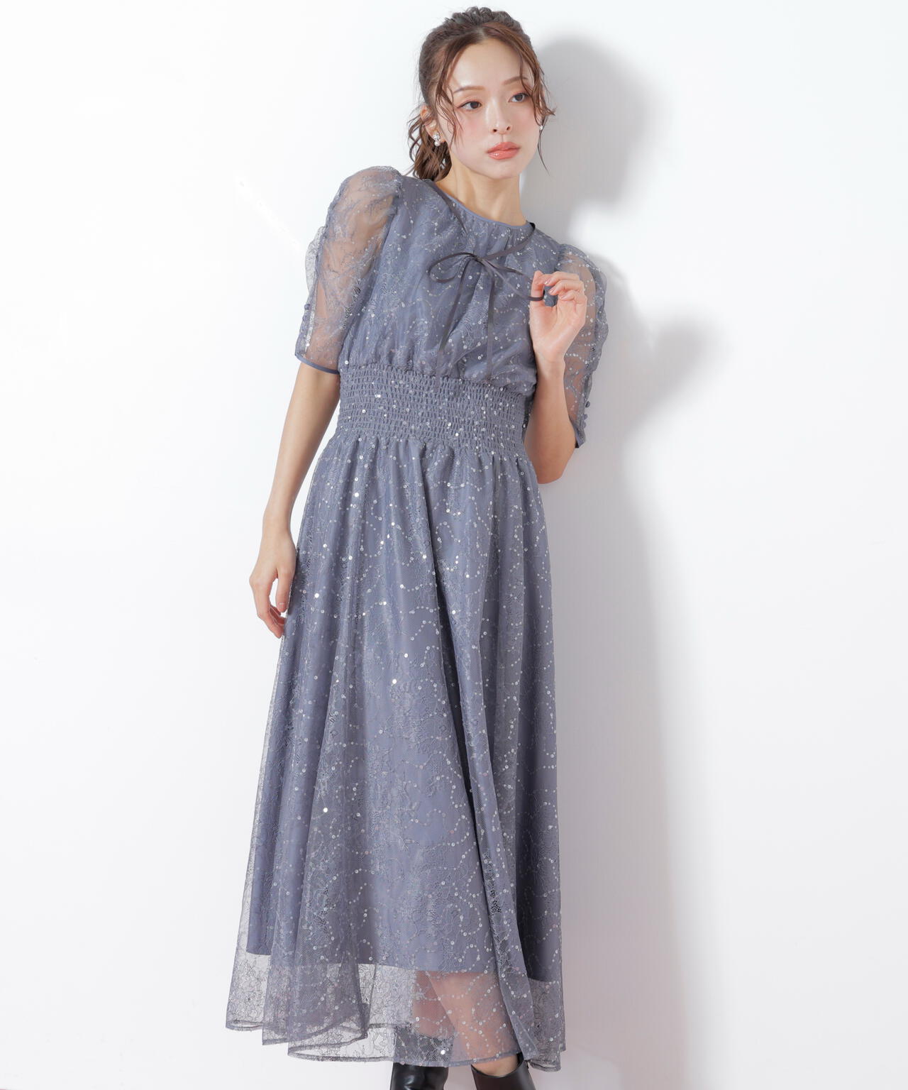 スパンコール付きレースワンピース