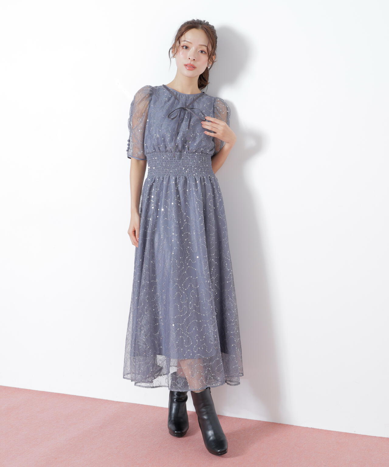 スパンコール付きレースワンピース