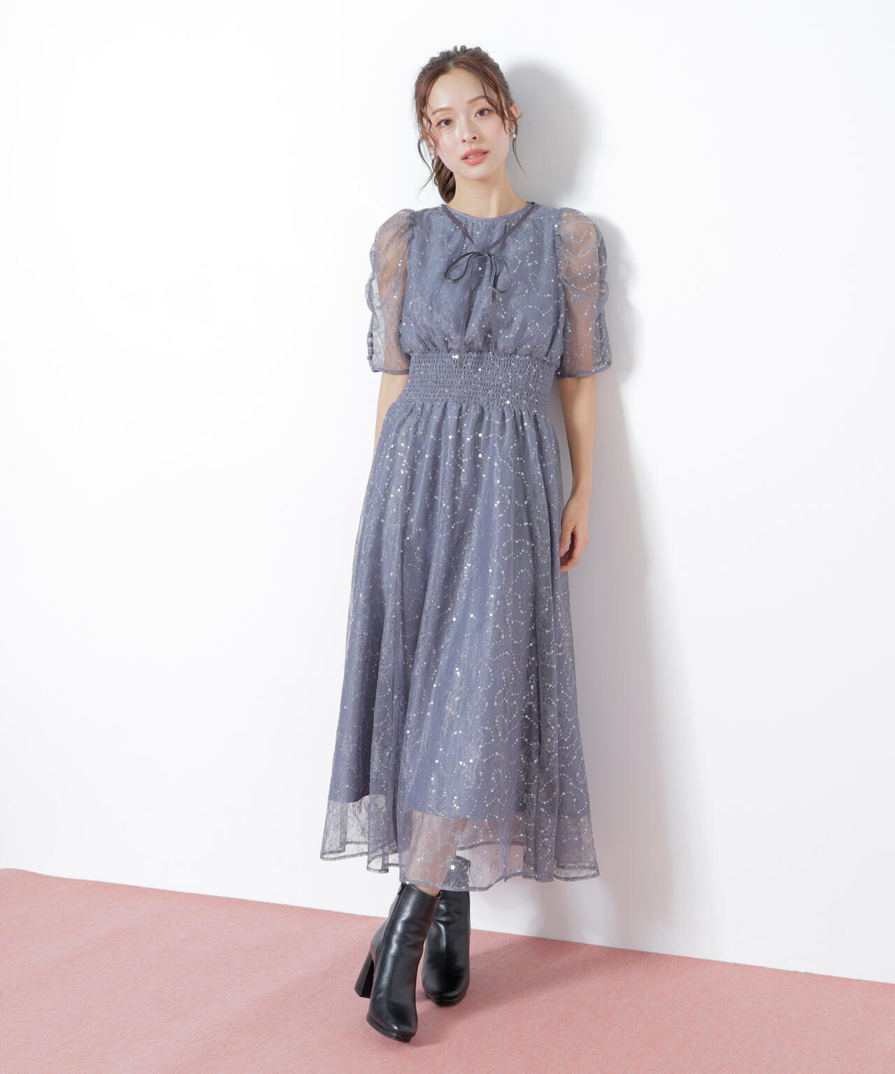 スパンコール付きレースワンピース