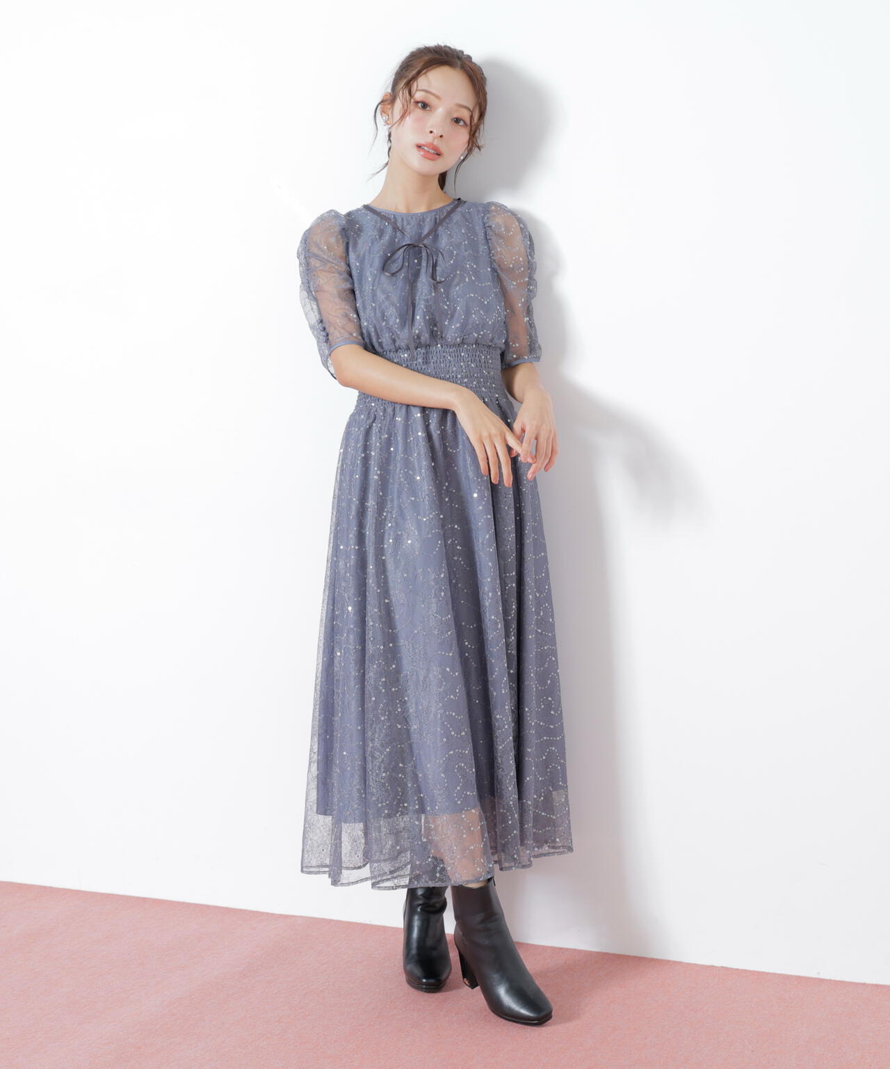 スパンコール付きレースワンピース