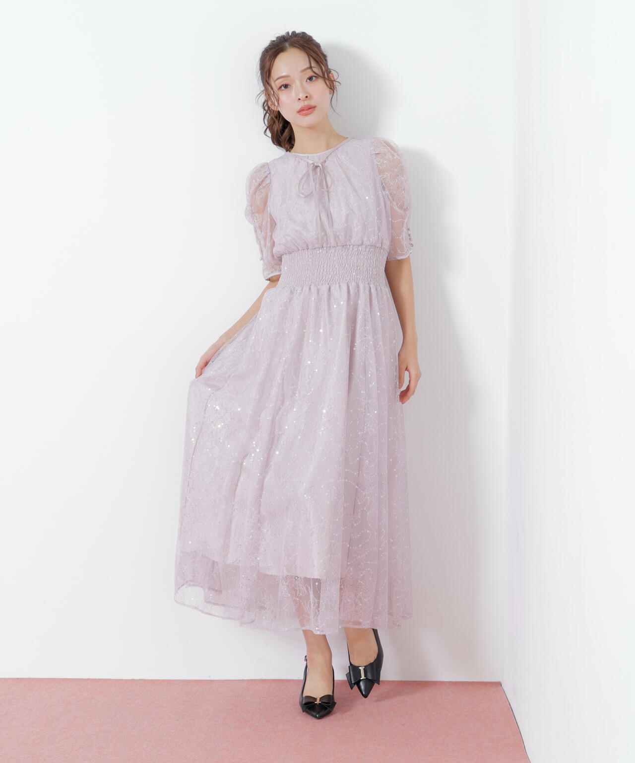 スパンコール付きレースワンピース