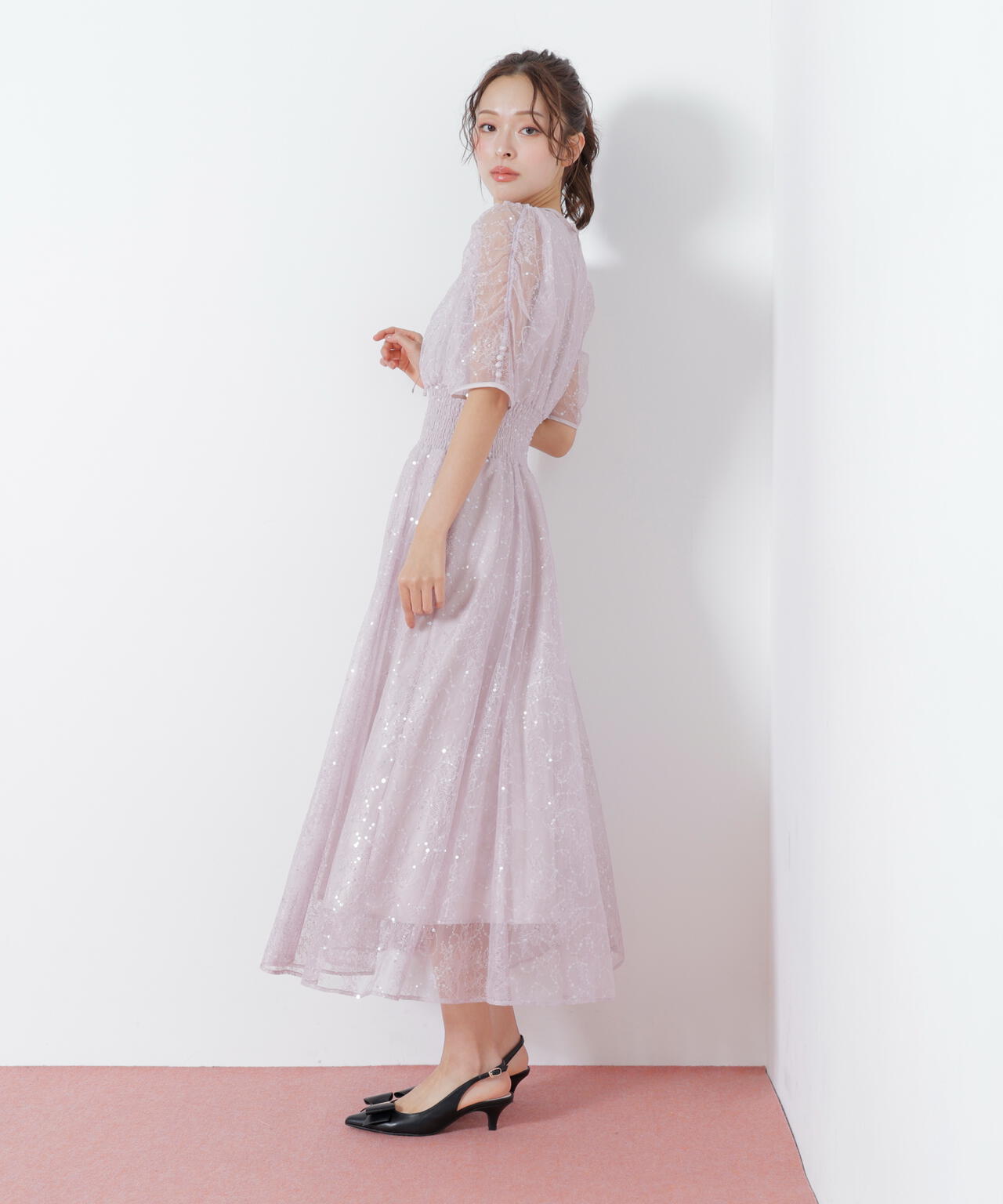 スパンコール付きレースワンピース