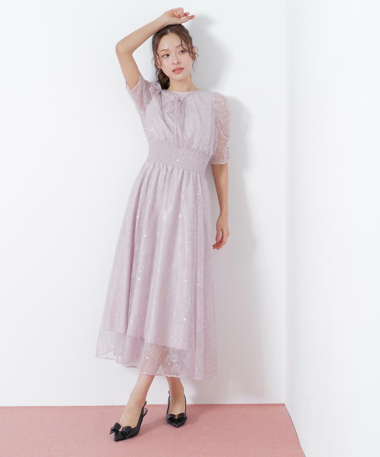 スパンコール付きレースワンピース
