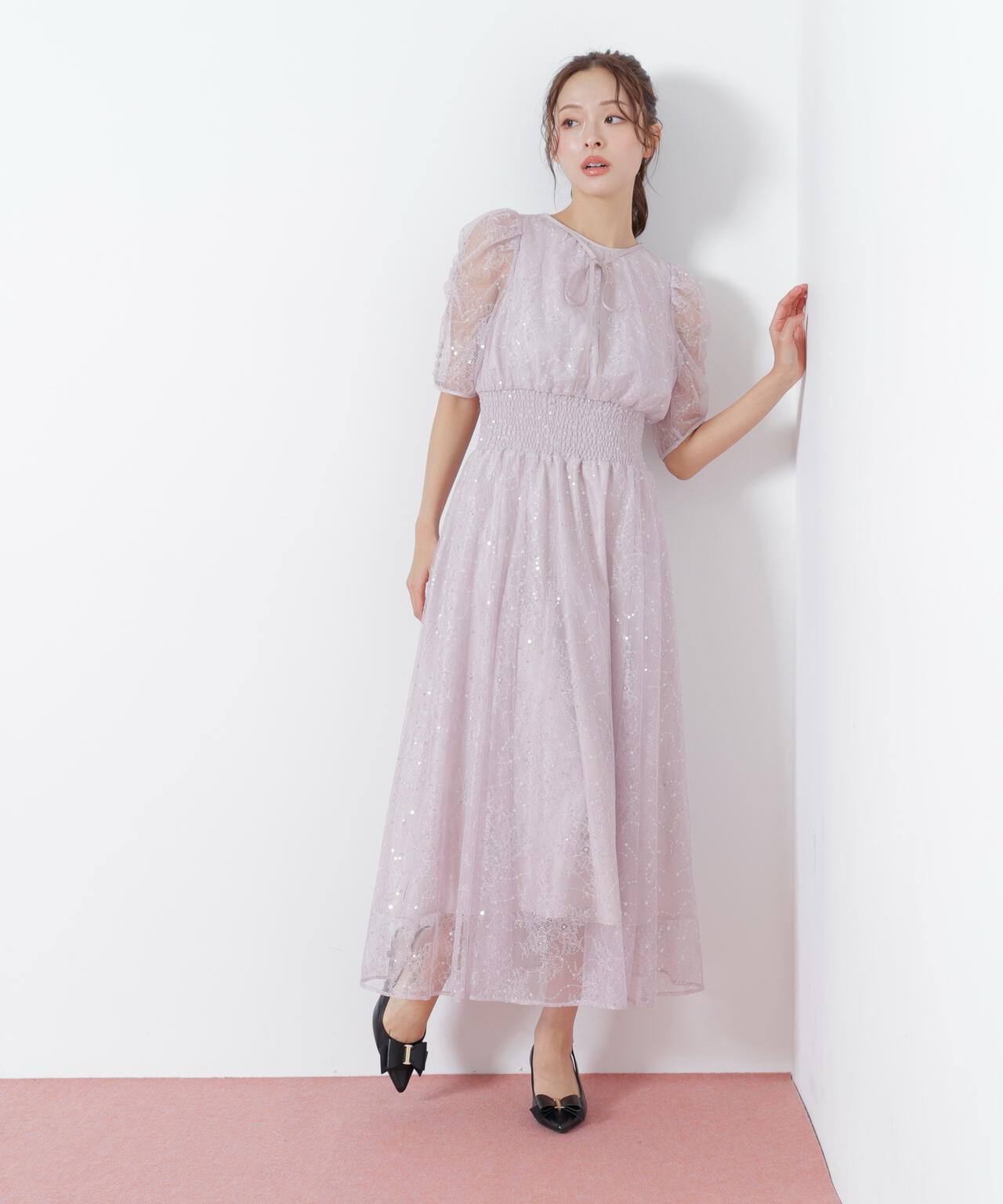 スパンコール付きレースワンピース