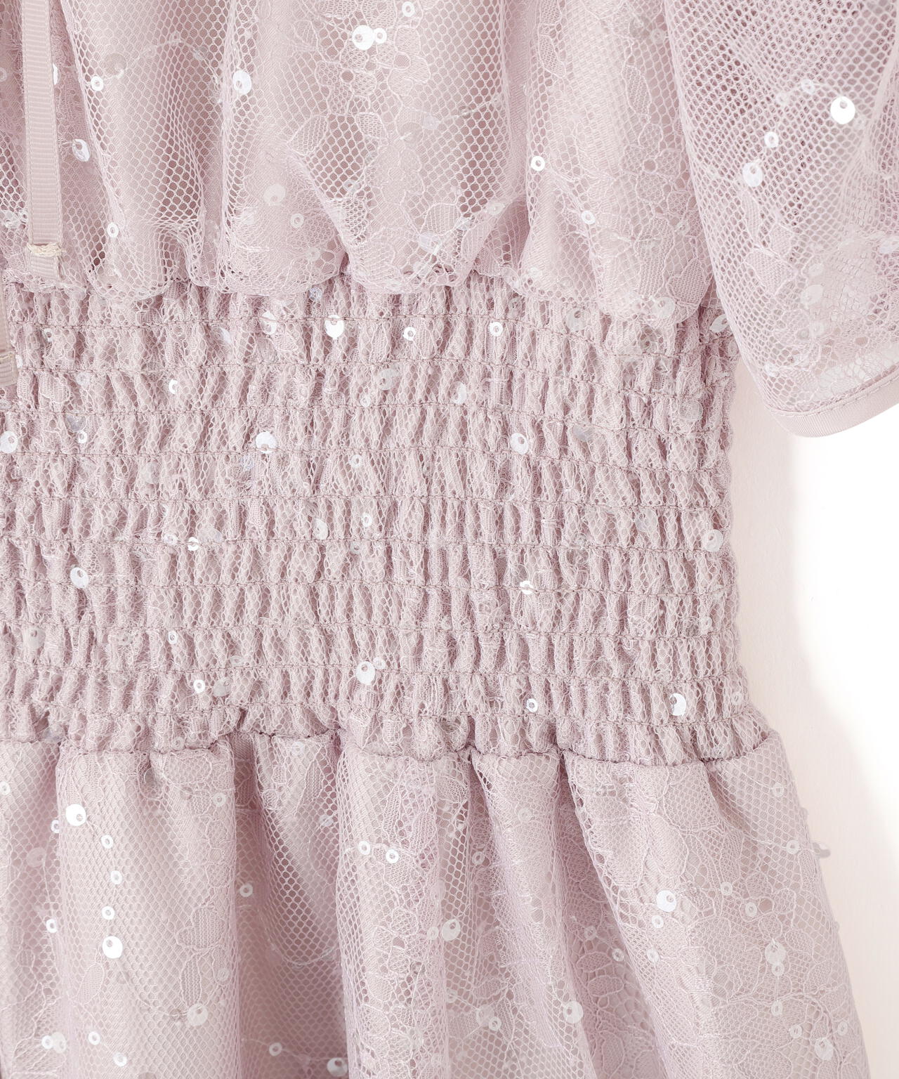 スパンコール付きレースワンピース