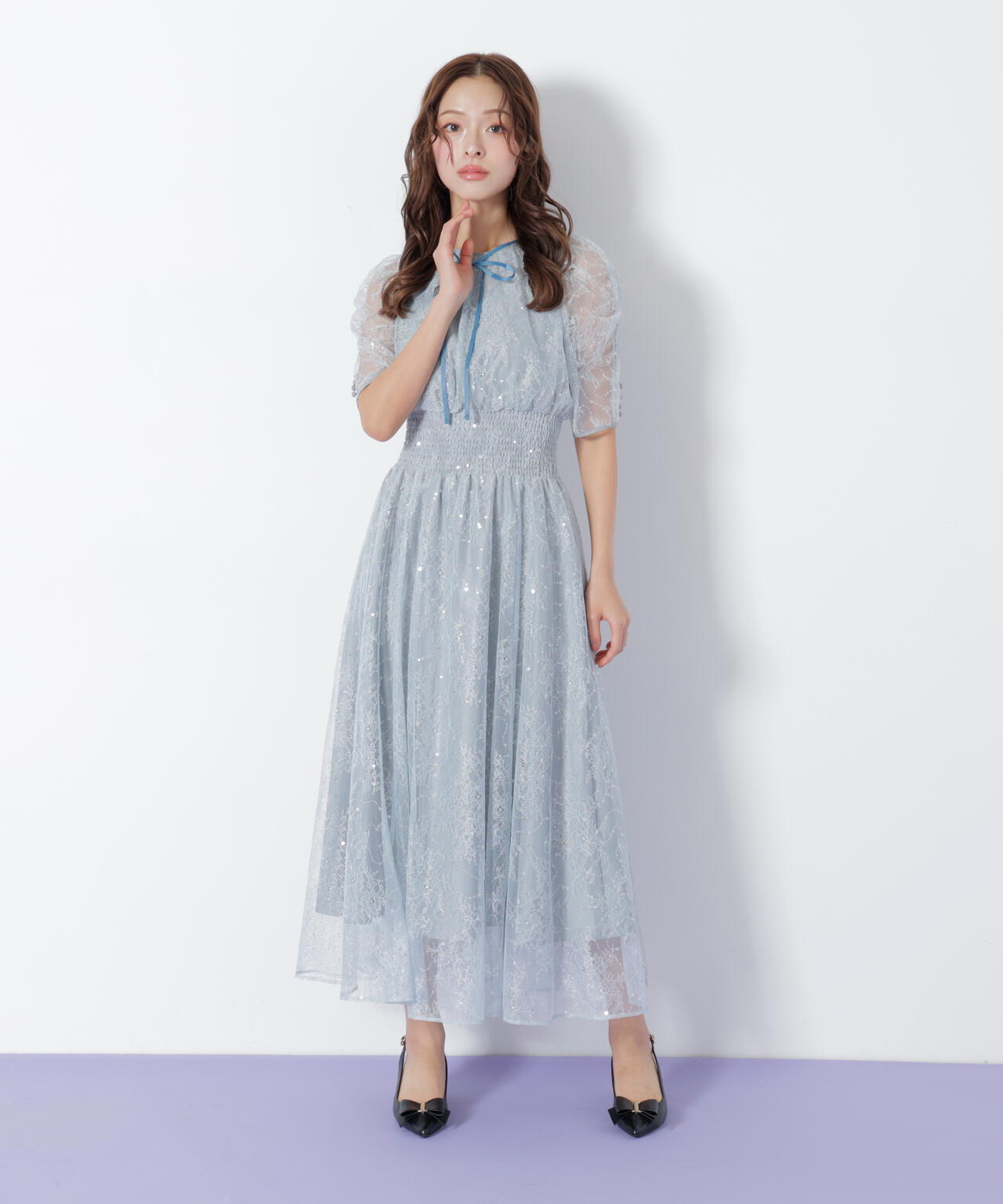スパンコール付きレースワンピース