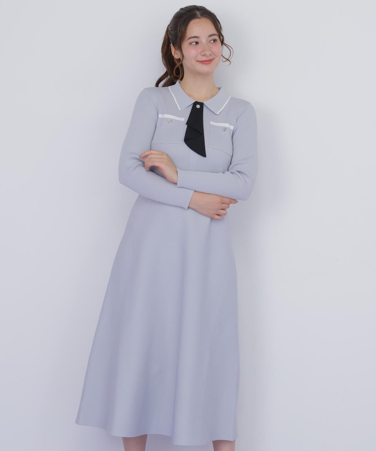 タイ付きニットワンピース