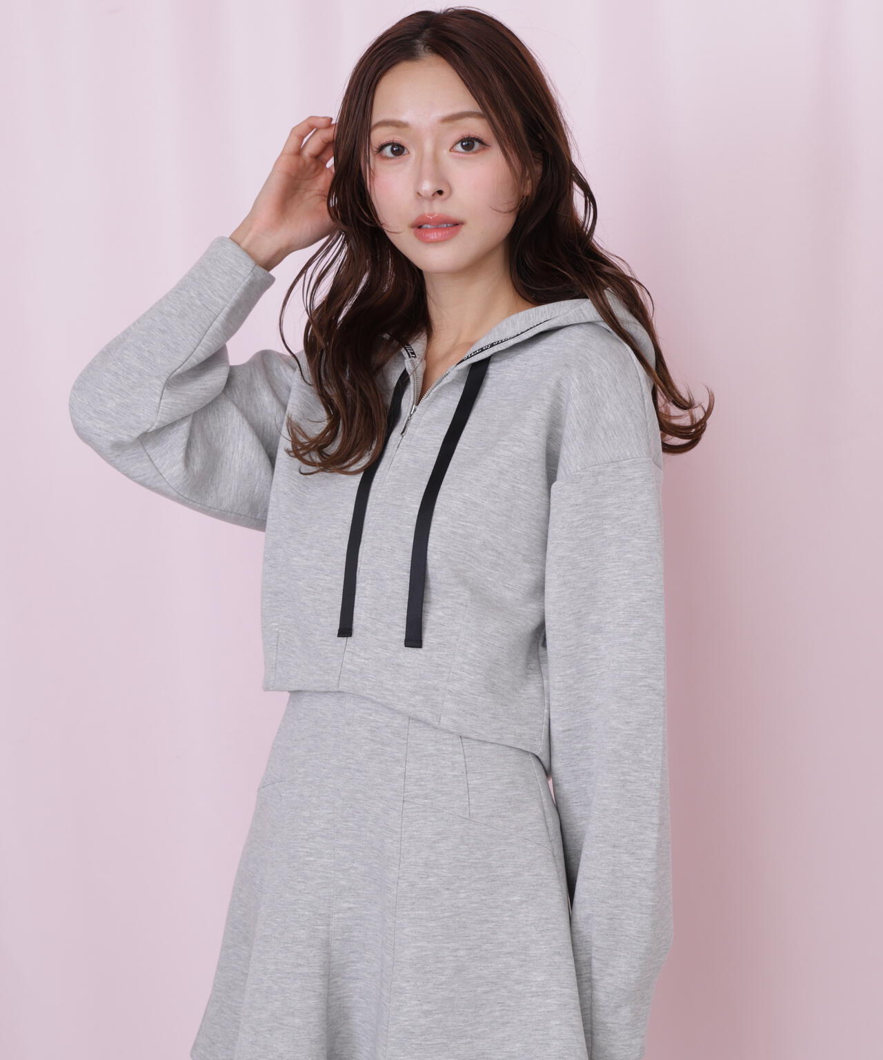 ダイバー素材ショート丈フーディ