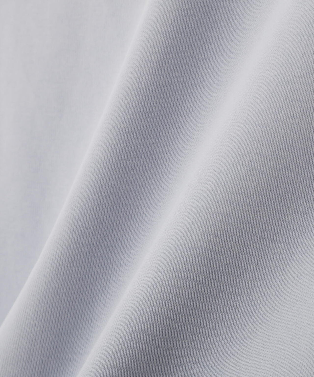コンパクトワンポイントロゴTシャツ