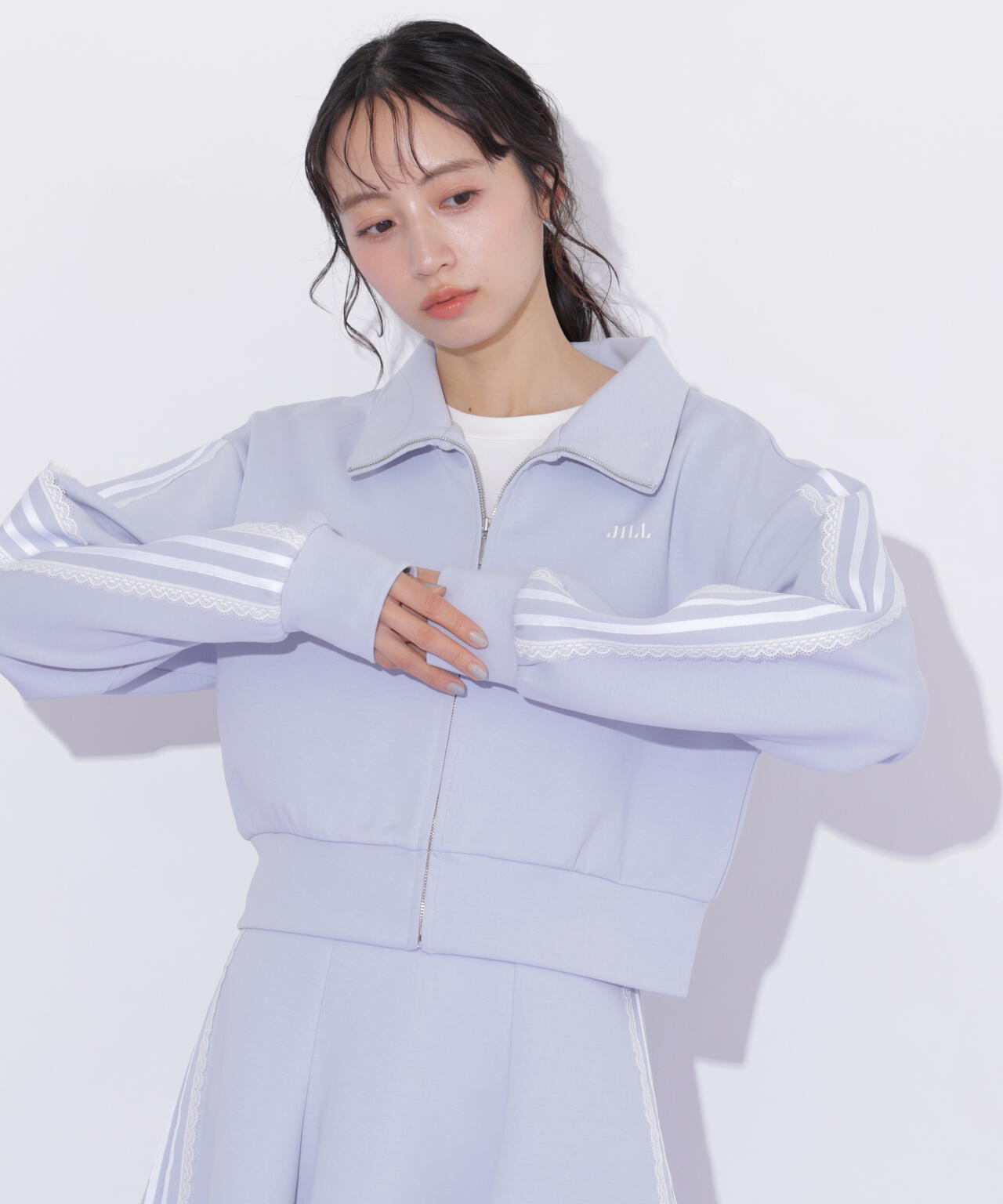 160cm 着用サイズ:FR
