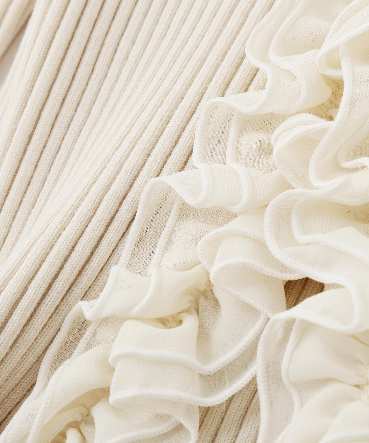 フリルトリムニット