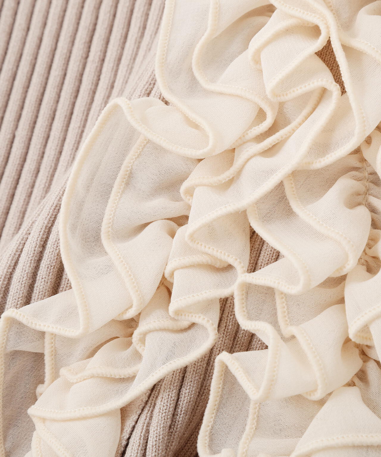 フリルトリムニット