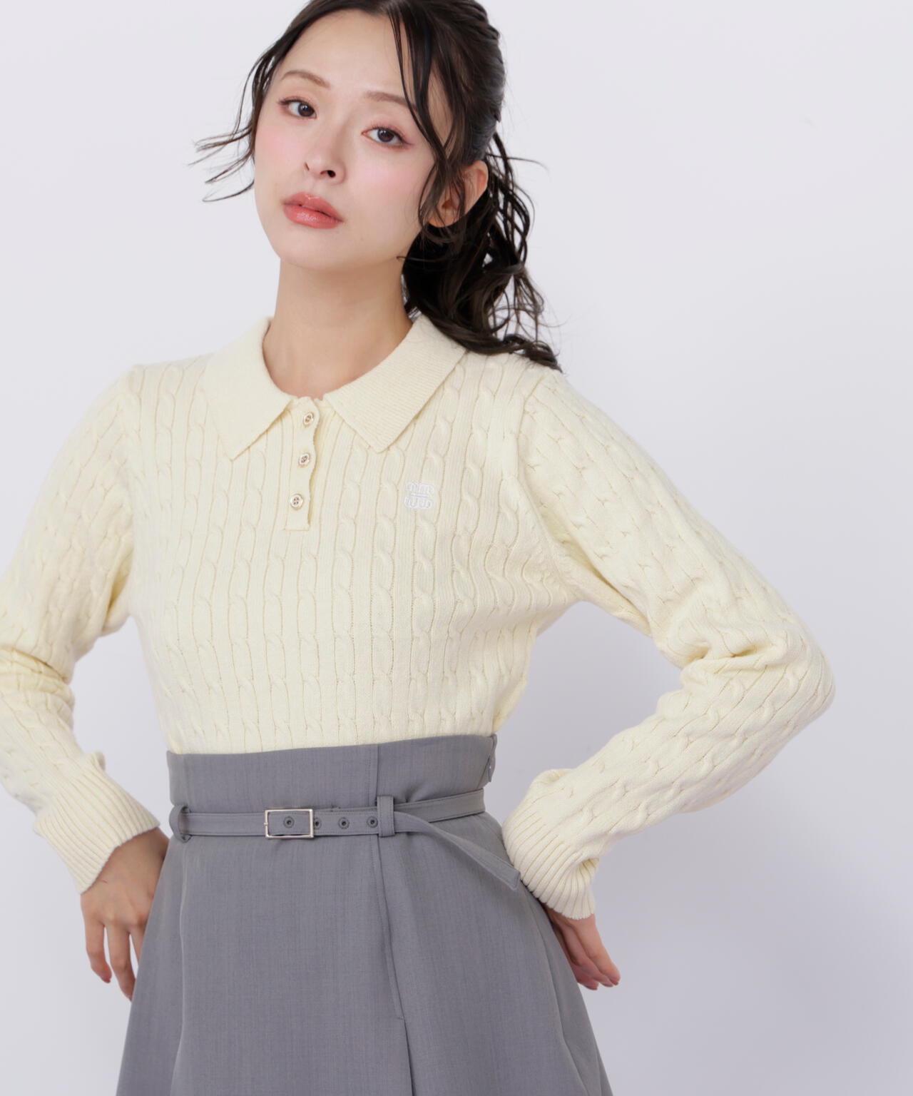 ポロ衿コットンブレンドケーブルニット