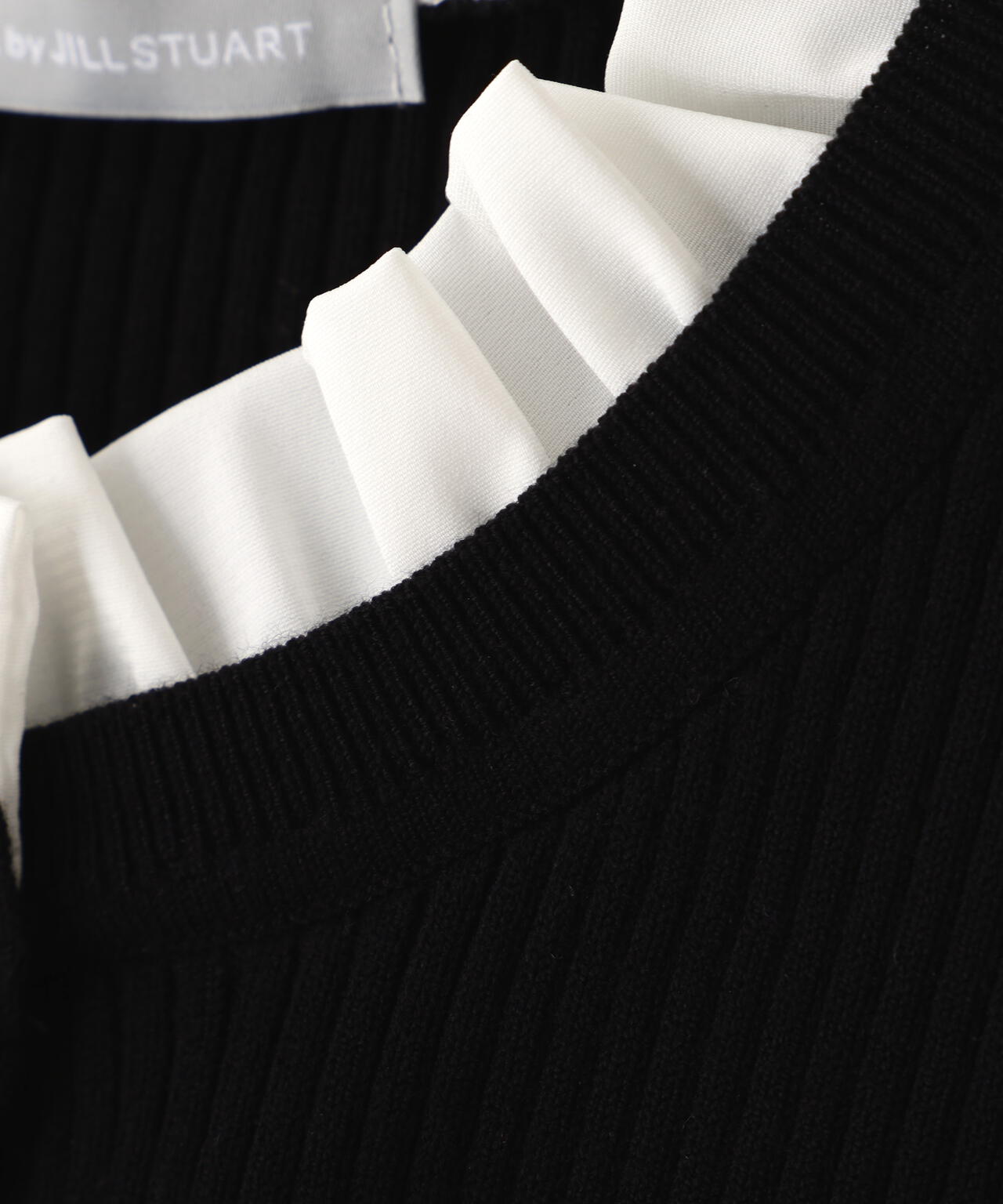 フリルカラーリブニット