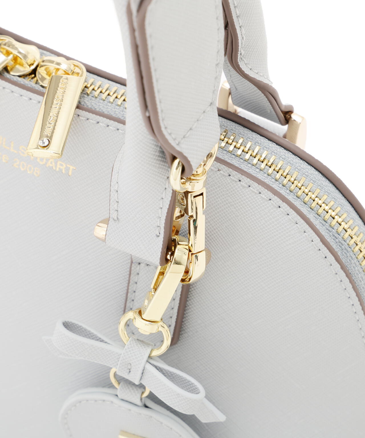 チャーム付きハンドバッグ