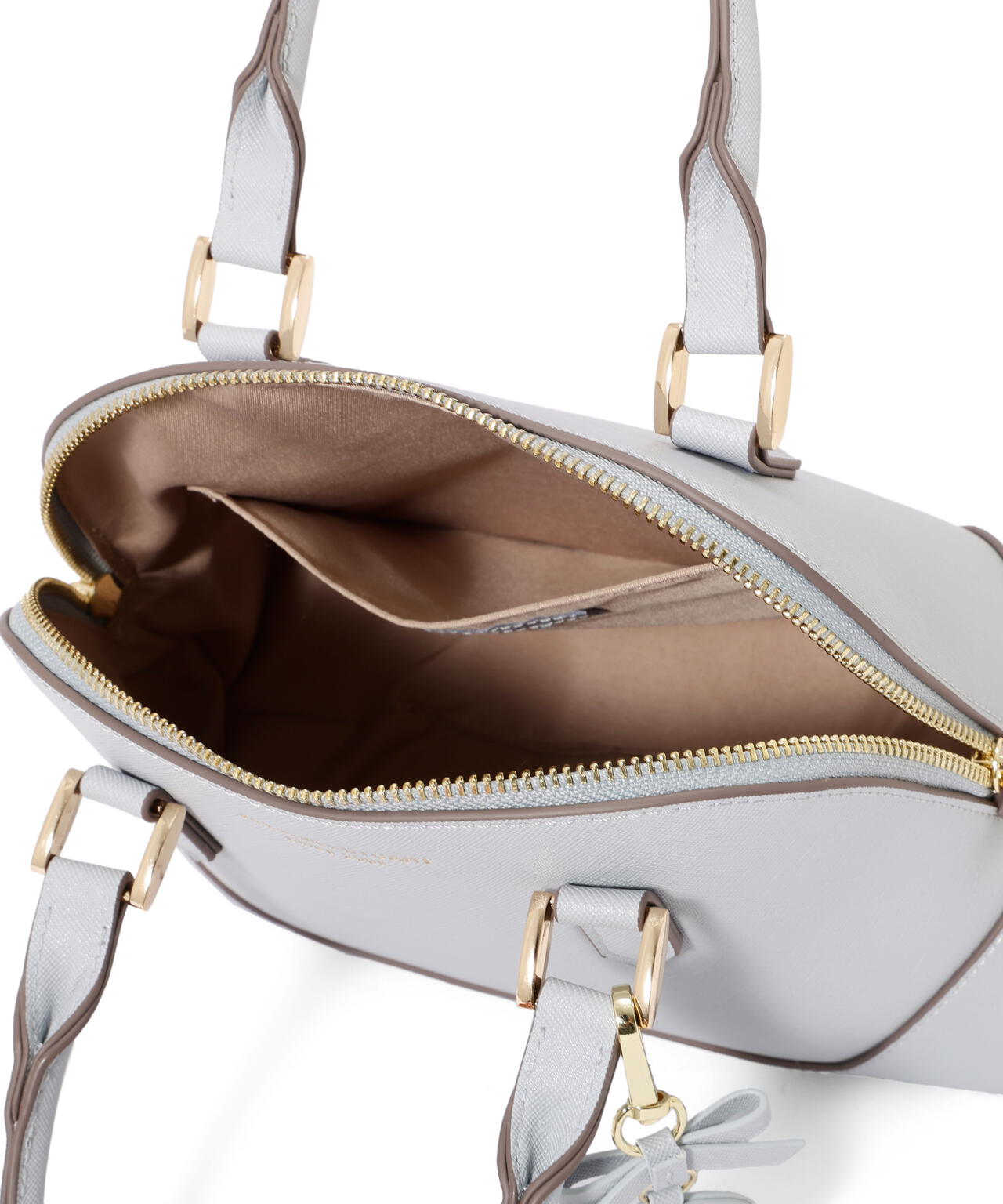 チャーム付きハンドバッグ