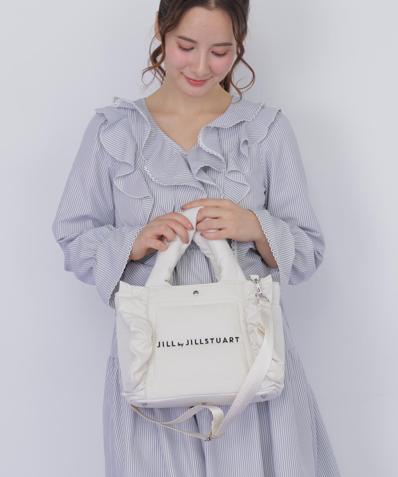 パフフリルトート