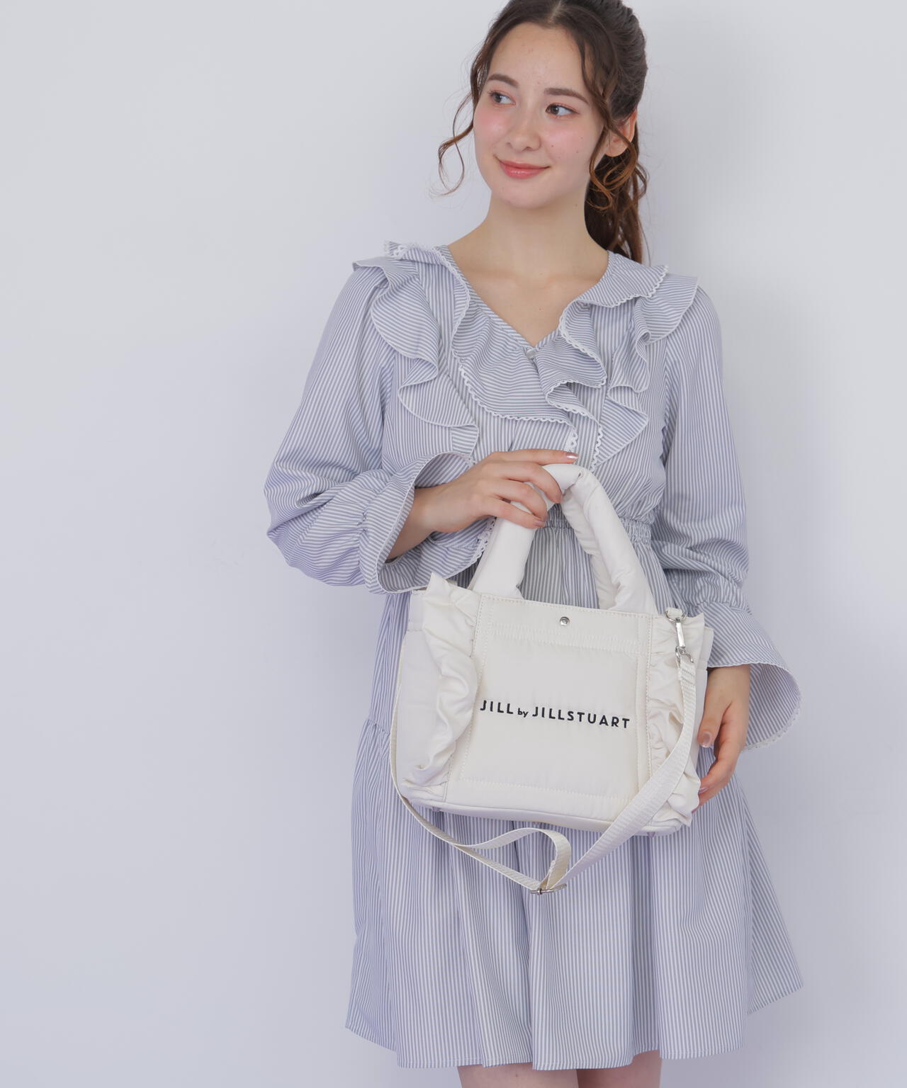 パフフリルトート