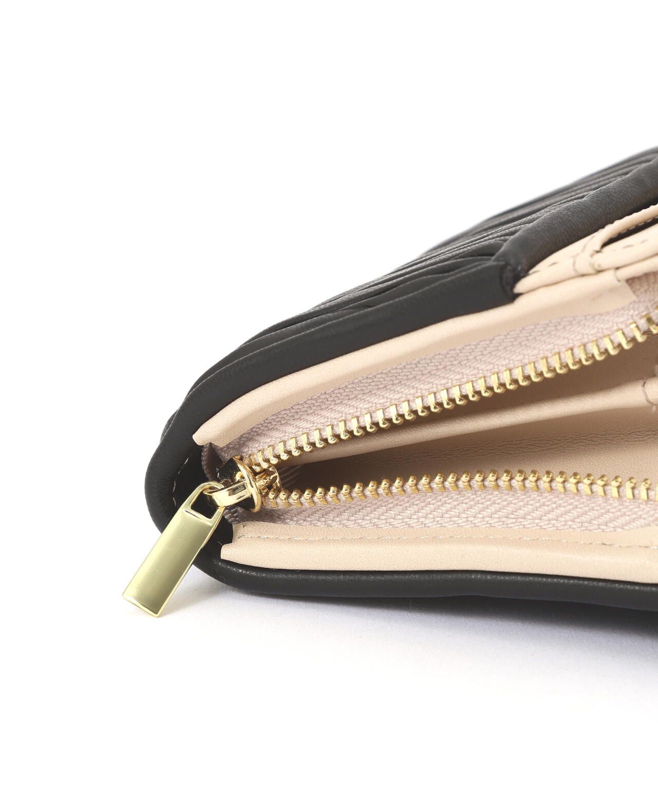 ミニリボンパフィフラップウォレット