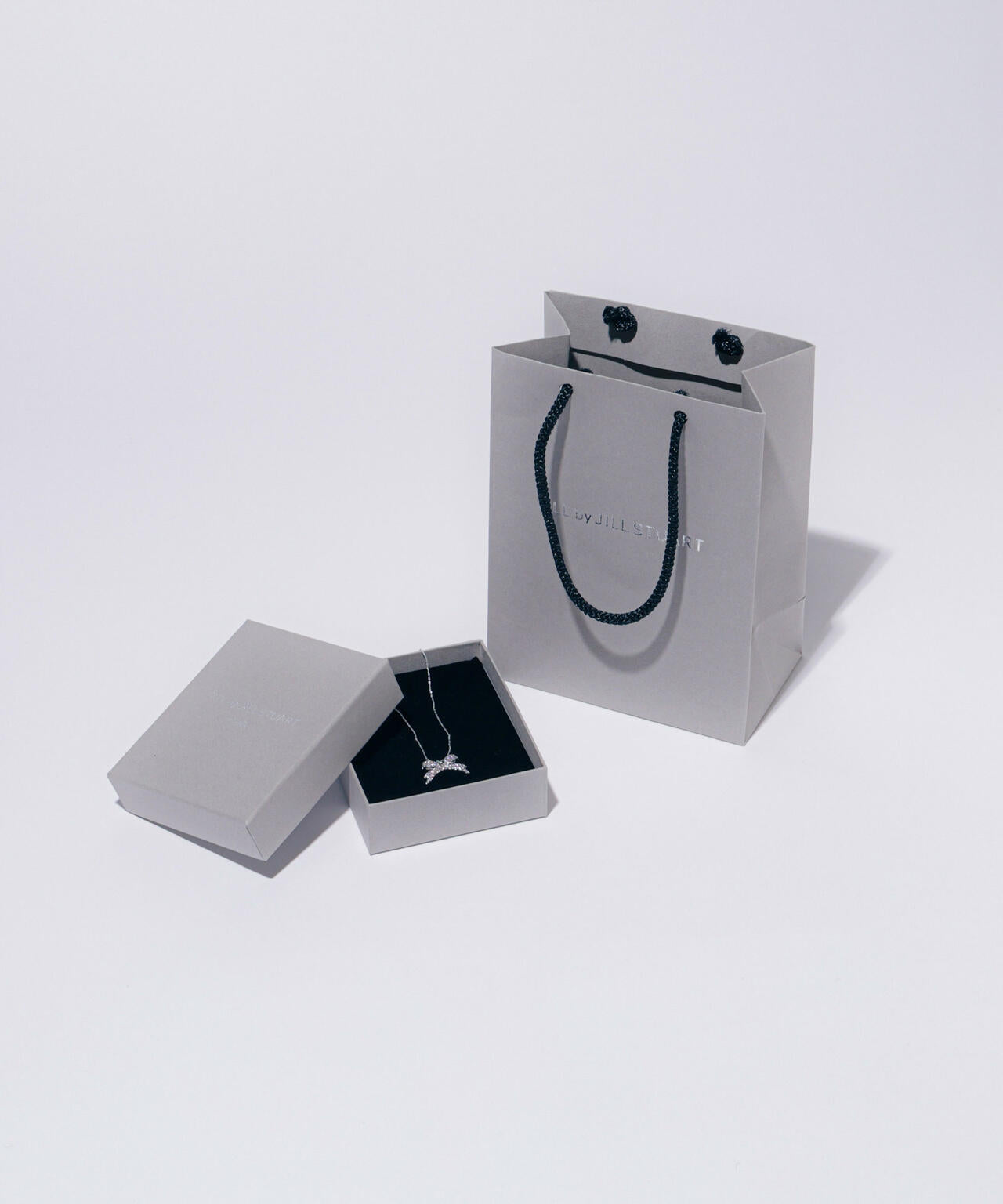 Cubic パヴェリボンピアス