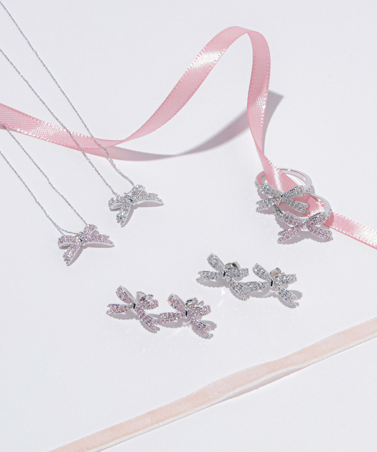 Cubic パヴェリボンネックレス