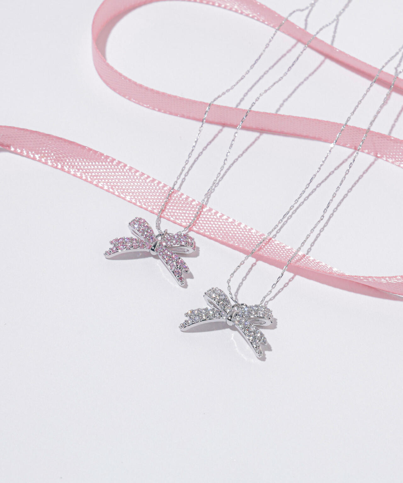 Cubic パヴェリボンネックレス