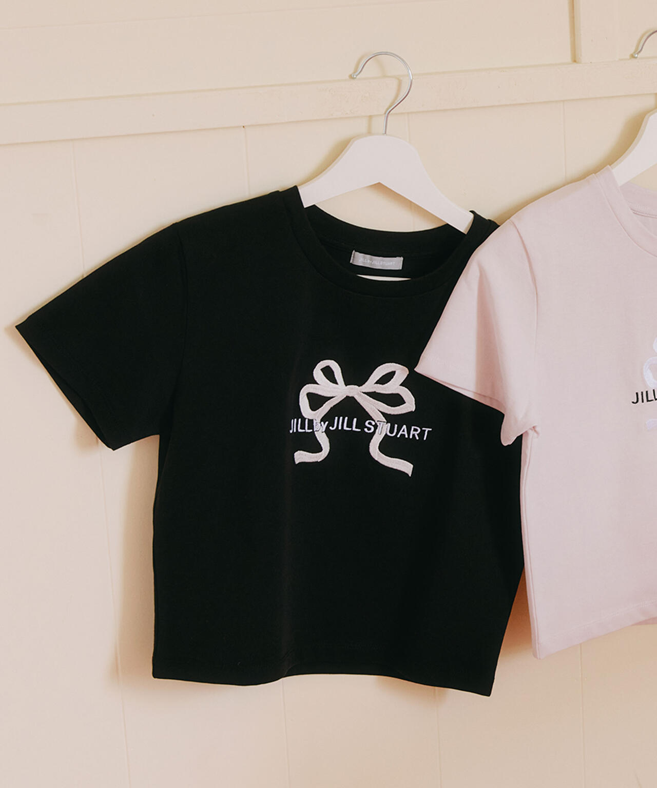 〈RIBBONシリーズ〉フロントロゴTシャツ