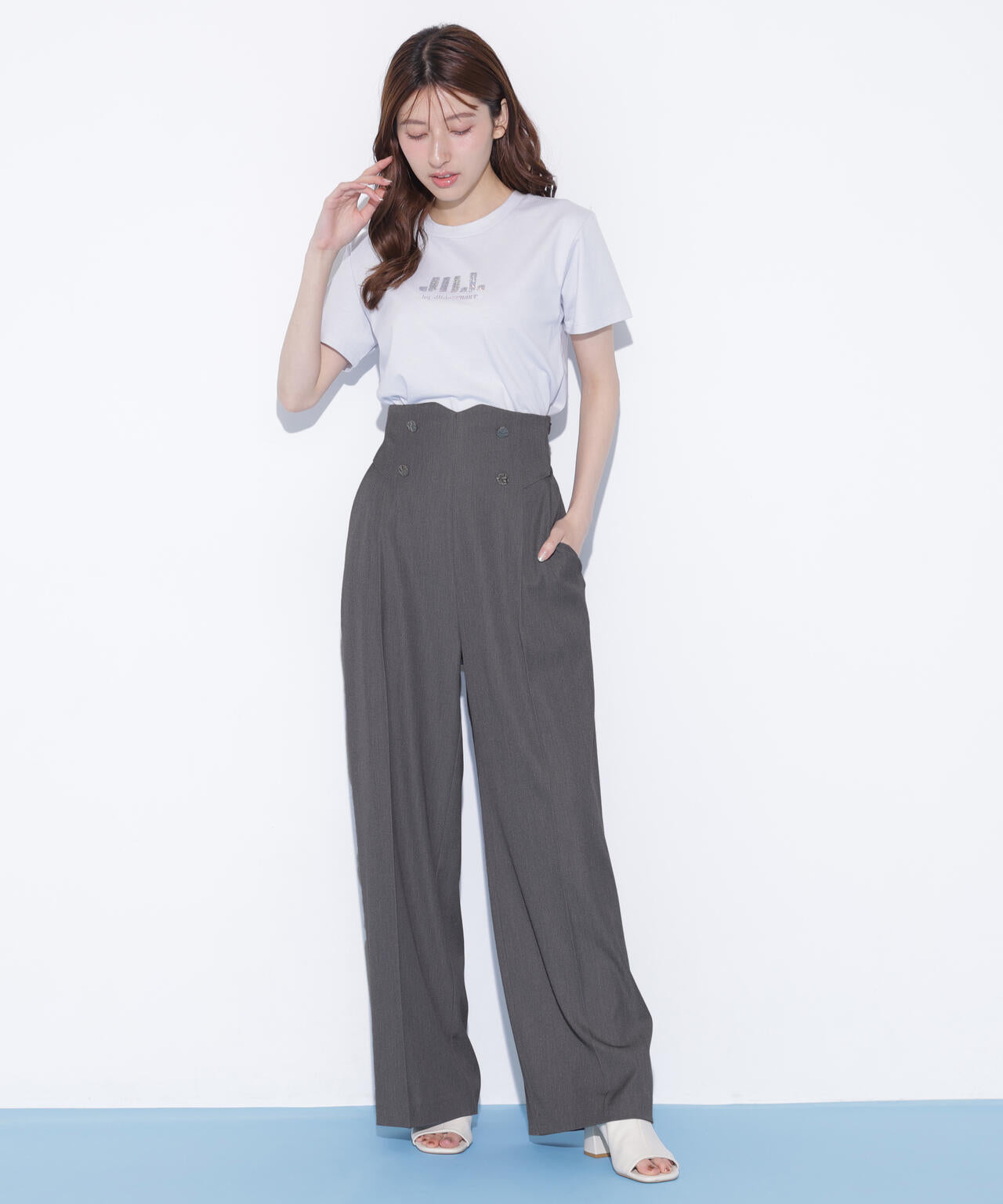 スパンコールロゴ刺繍Tシャツ OC