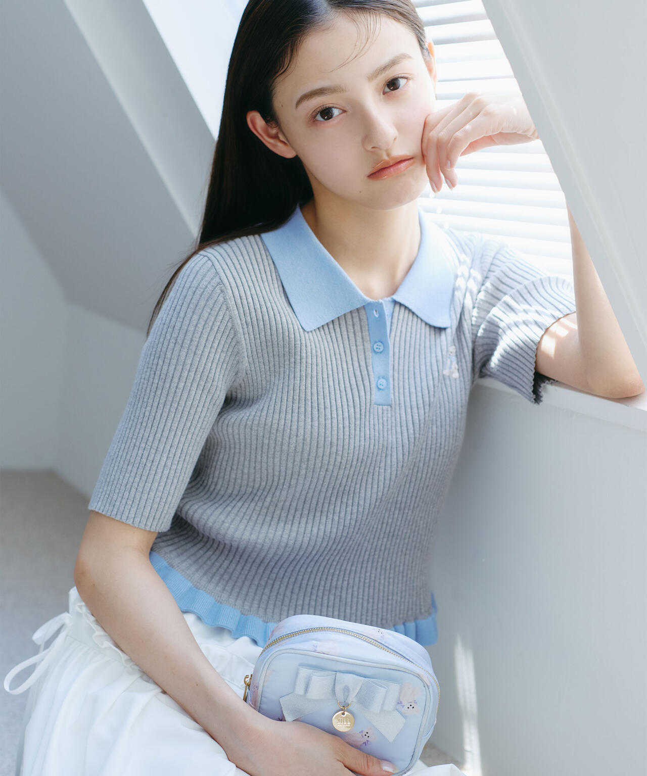 〈BEARシリーズ〉フリルポロニット