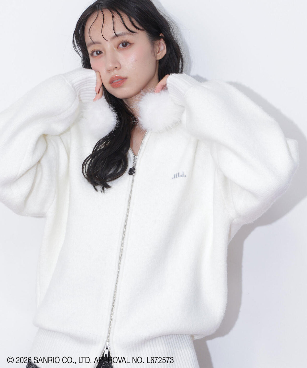 <ハローキティコラボ>フェイクファー付きフーデイー