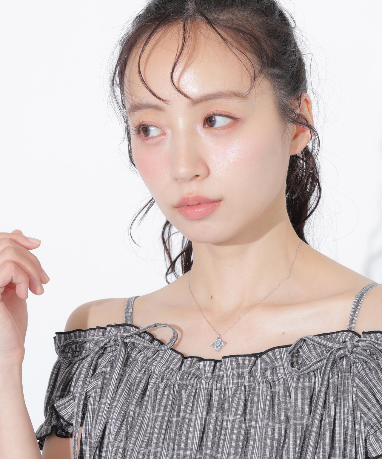Cubic 大粒クローバーネックレス
